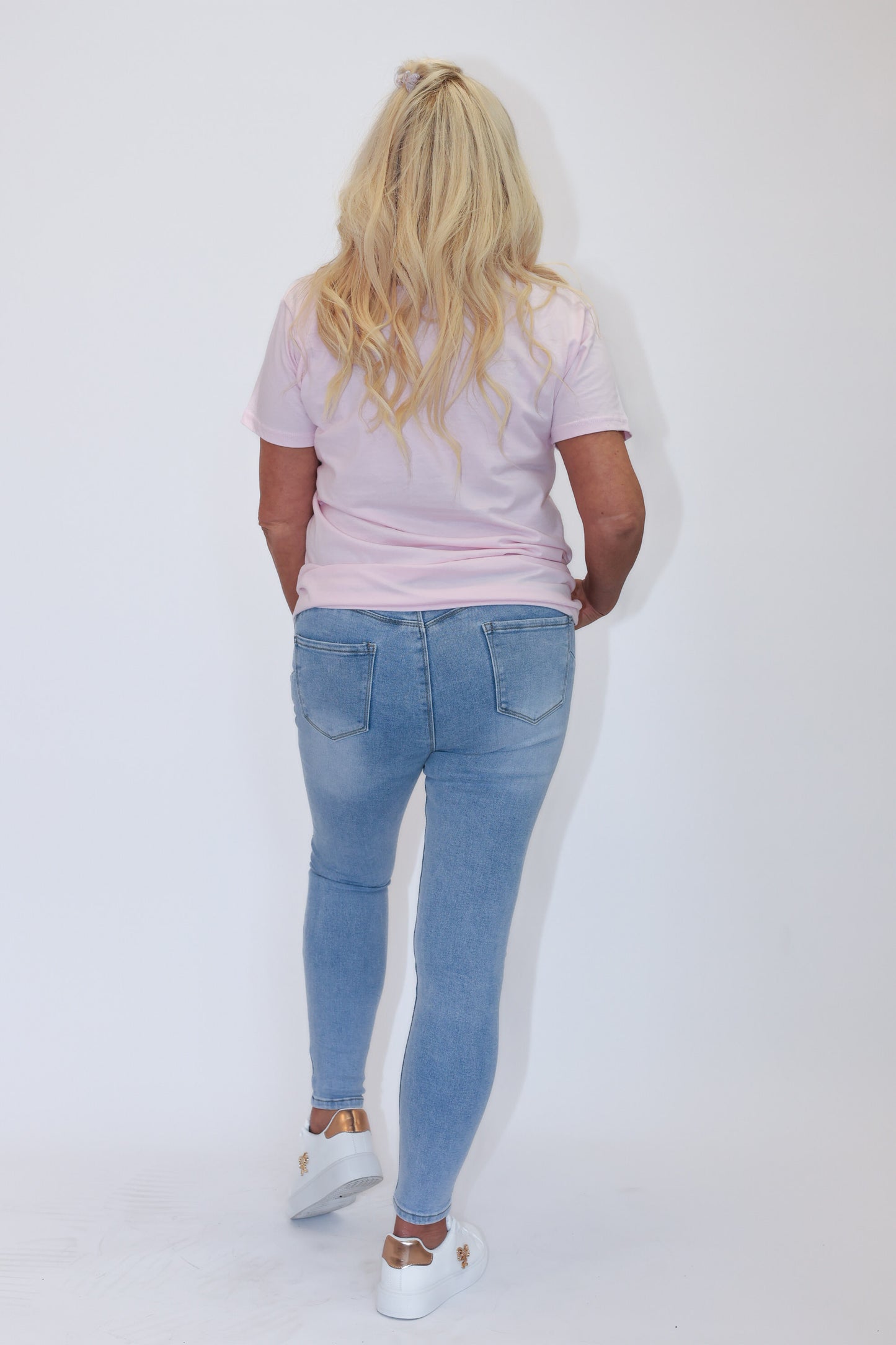 SPODNIE JEANS NAPISY - LITTLEBOW