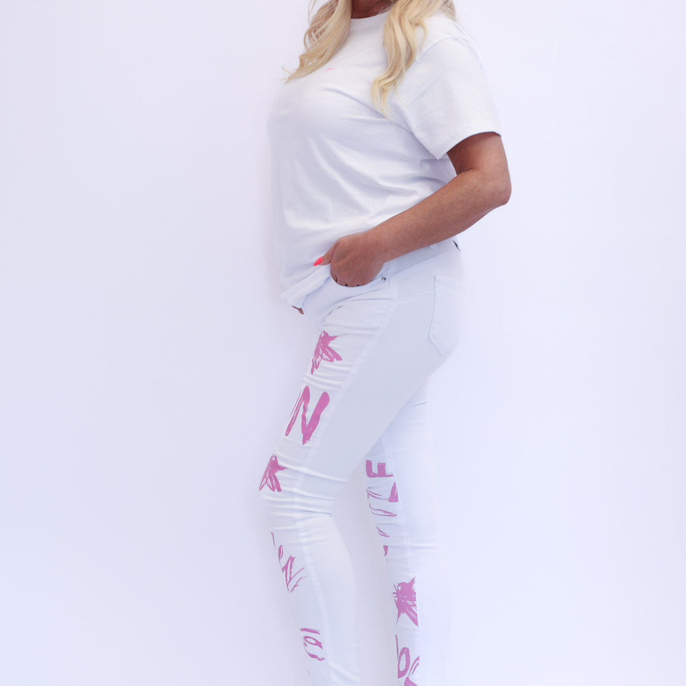 
                  
                    SPODNIE JEANS NAPISY - LITTLEBOW
                  
                