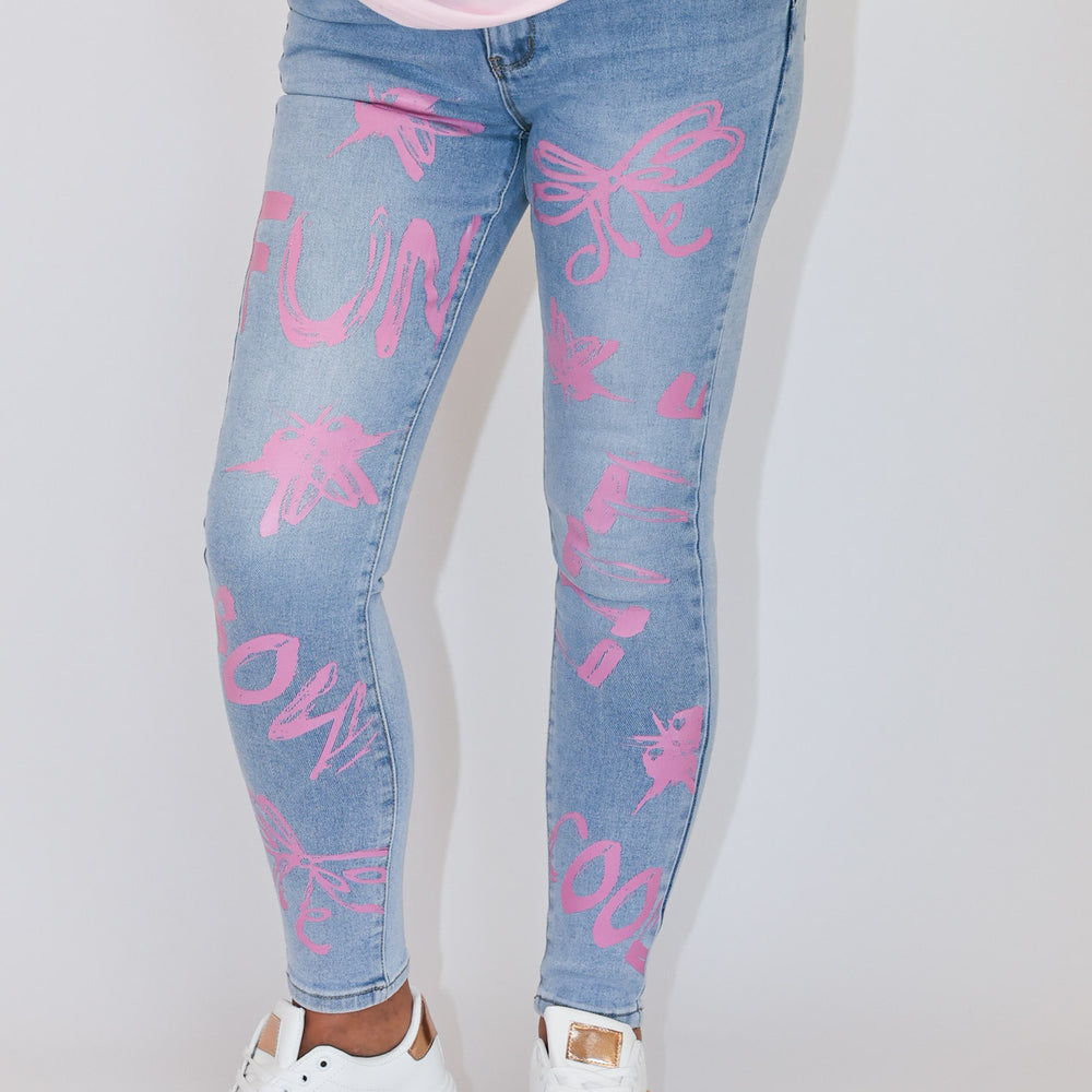 
                  
                    SPODNIE JEANS NAPISY - LITTLEBOW
                  
                